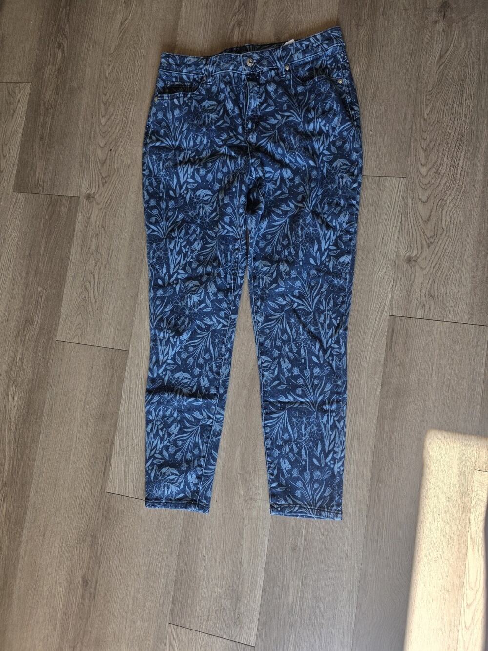 Style & Co Curvy Skinny Jeans Women's Size 12 Blue Floral Print Stretch Denim